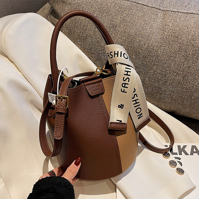 Trendy Women's Crossbody Handbag - Simple Stylish Design with Three Color Options: Black, Brown & Green
