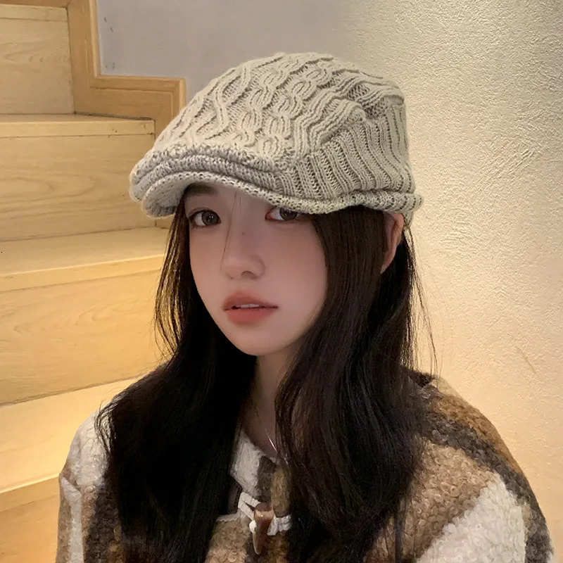 Short Tail Coat Autumn Knitted Linen British Retro Style Front Hat Womens Earmuffs Warm Plush Beret 241210
