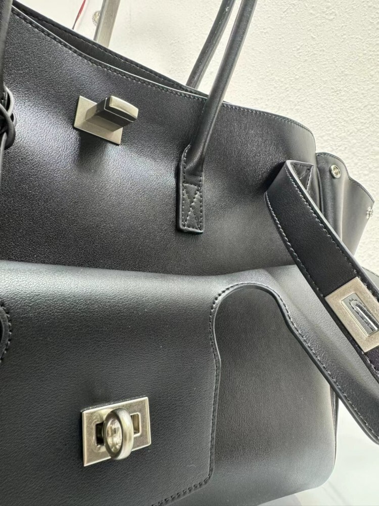 New Fashion Women Large Capacity Totes Handbag Black Motorcycle Shoulder Designer Hasp Ladies Cow Split Leather Bag Satchels