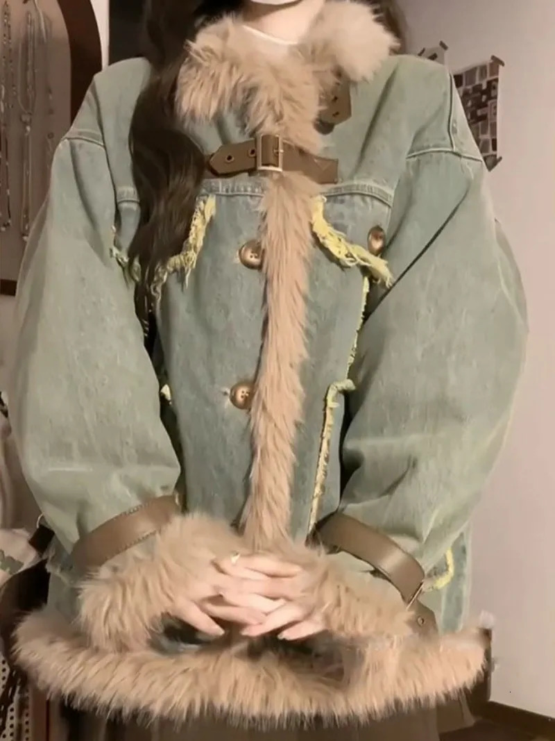 High quality cotton retro style big fur collar denim jacket for women thick and loose denim jacket soft and comfortable autumn and winter 241210