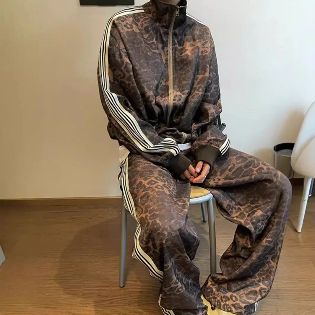 Vintage Leopard Printed Sports Suit Jacket Sweatpants For Men Trendy Digital Printing Striped Vest Style American Retro 241214