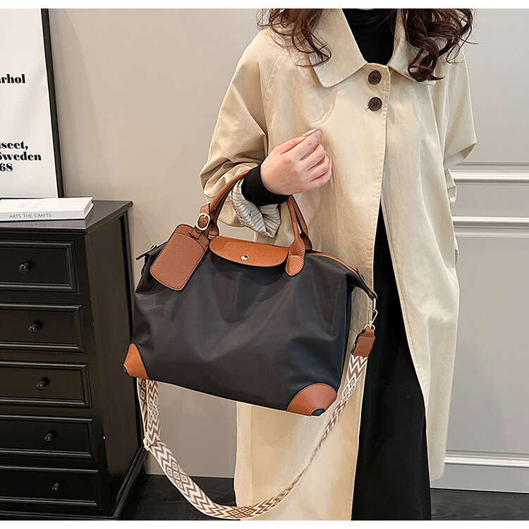 New Nylon Lightweight Handheld Dumpg Bun For Women, Trendy And High End, Color Contrasting Single Shoulder Crossbody Bag