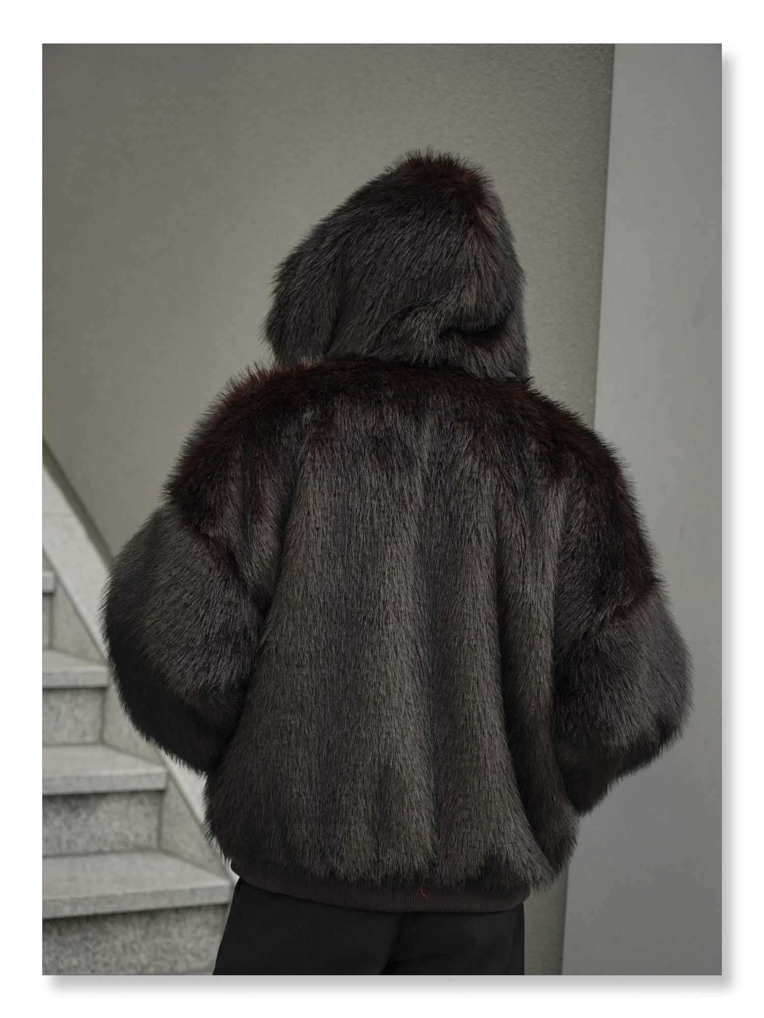 Mens 2024 Winter New Retro Fashion Artificial Fur Coat Mens Solid Color Long Sleeve Imitation Fur Hooded Cotton Mat High end Coat W241213