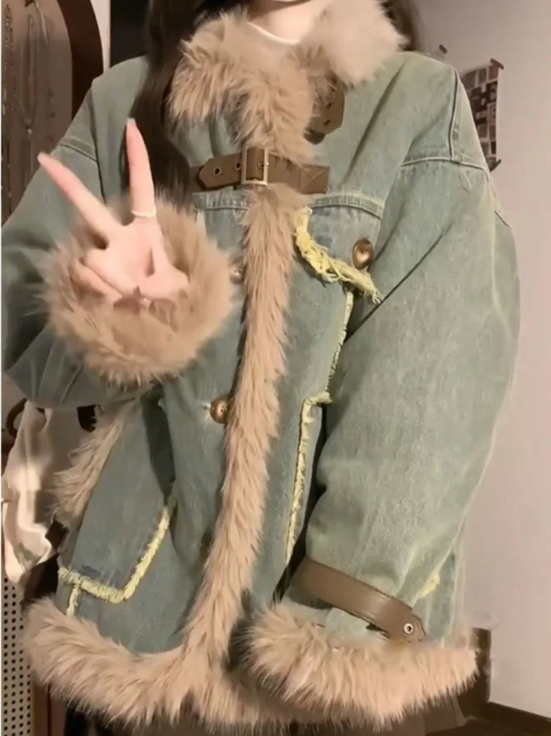 High quality cotton retro style big fur collar denim jacket for women thick and loose denim jacket soft and comfortable autumn and winter 241210