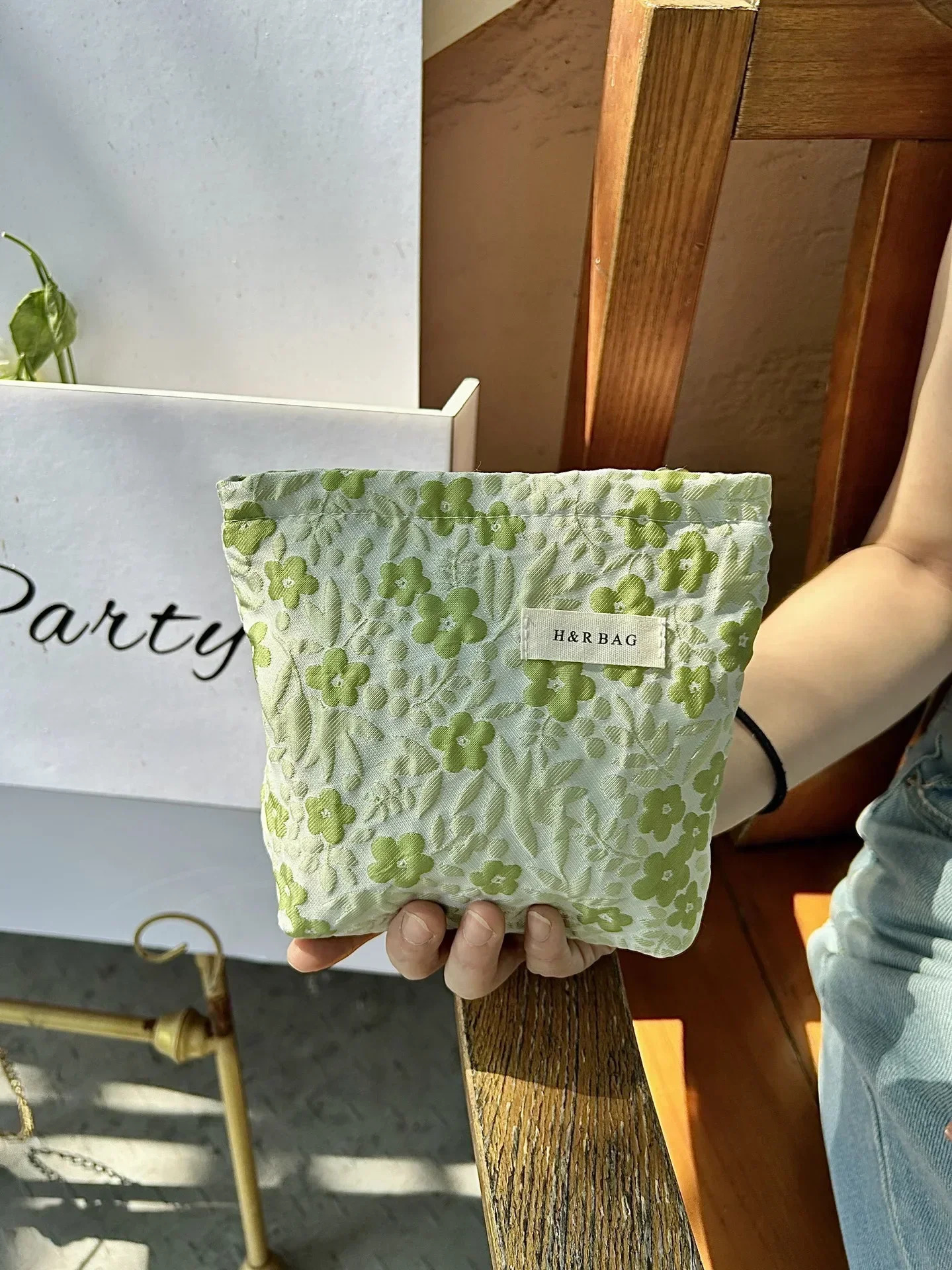 1-piece Ins floral womens handbag fashionable green floral makeup bag girls travel outdoor high-capacity makeup bag 241212
