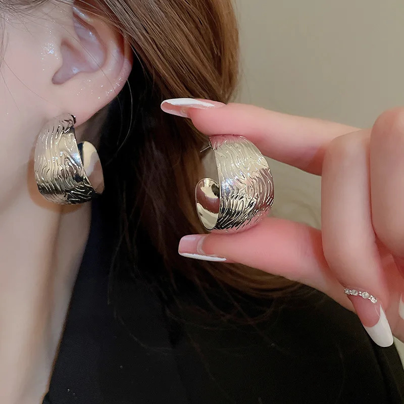 C-Shaped Textured Earrings Exaggerated Temperament Exquisite High-End Jewelry For Women 241214