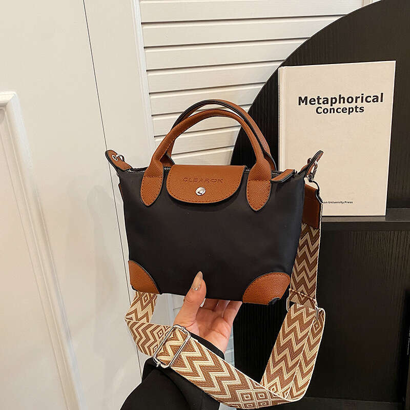 New Nylon Lightweight Handheld Dumpg Bun For Women, Trendy And High End, Color Contrasting Single Shoulder Crossbody Bag