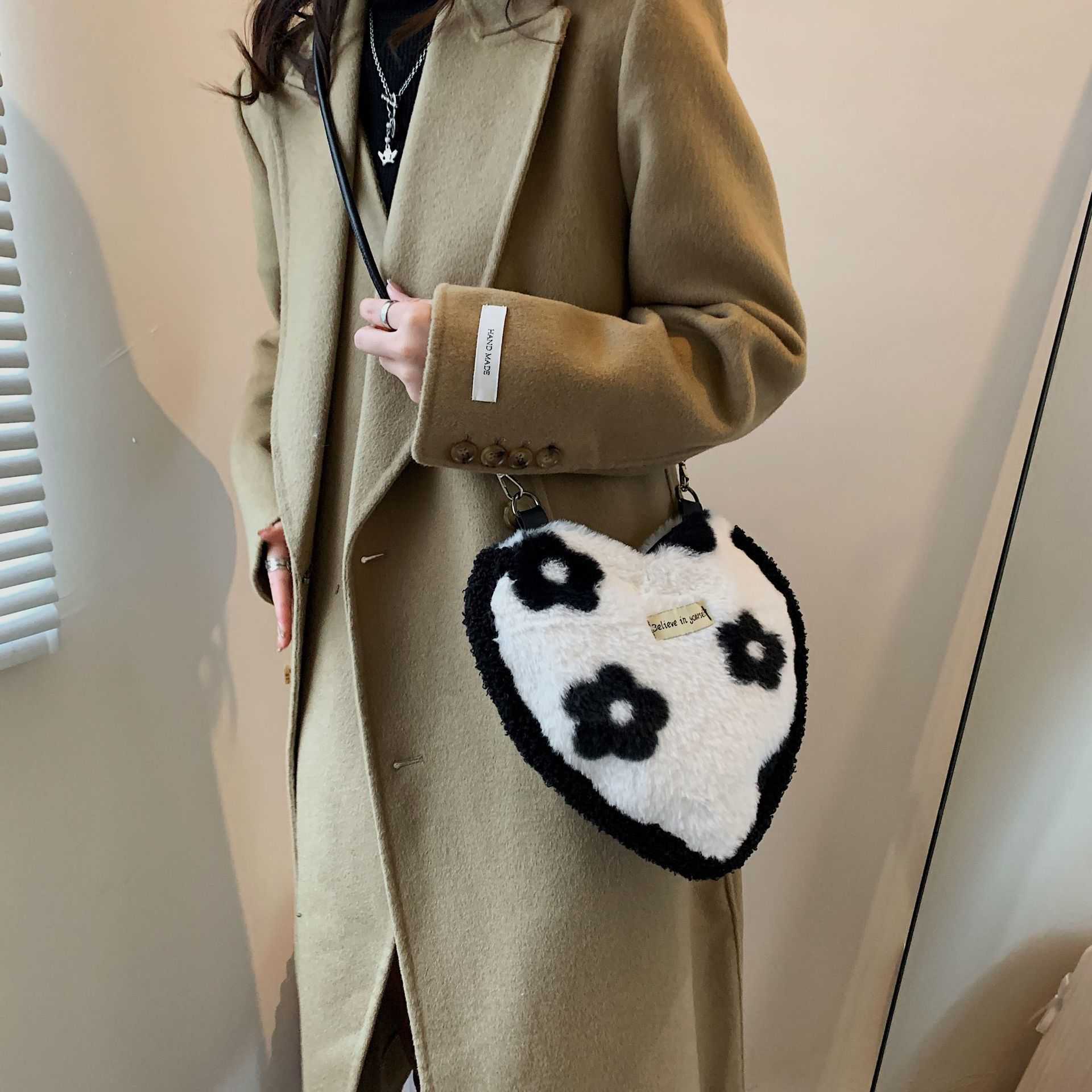 Summer and Winter Love Plush Womens Bag Korean Plush Weaving Color Pure Chessboard Underarm Crossbody Bag for Women