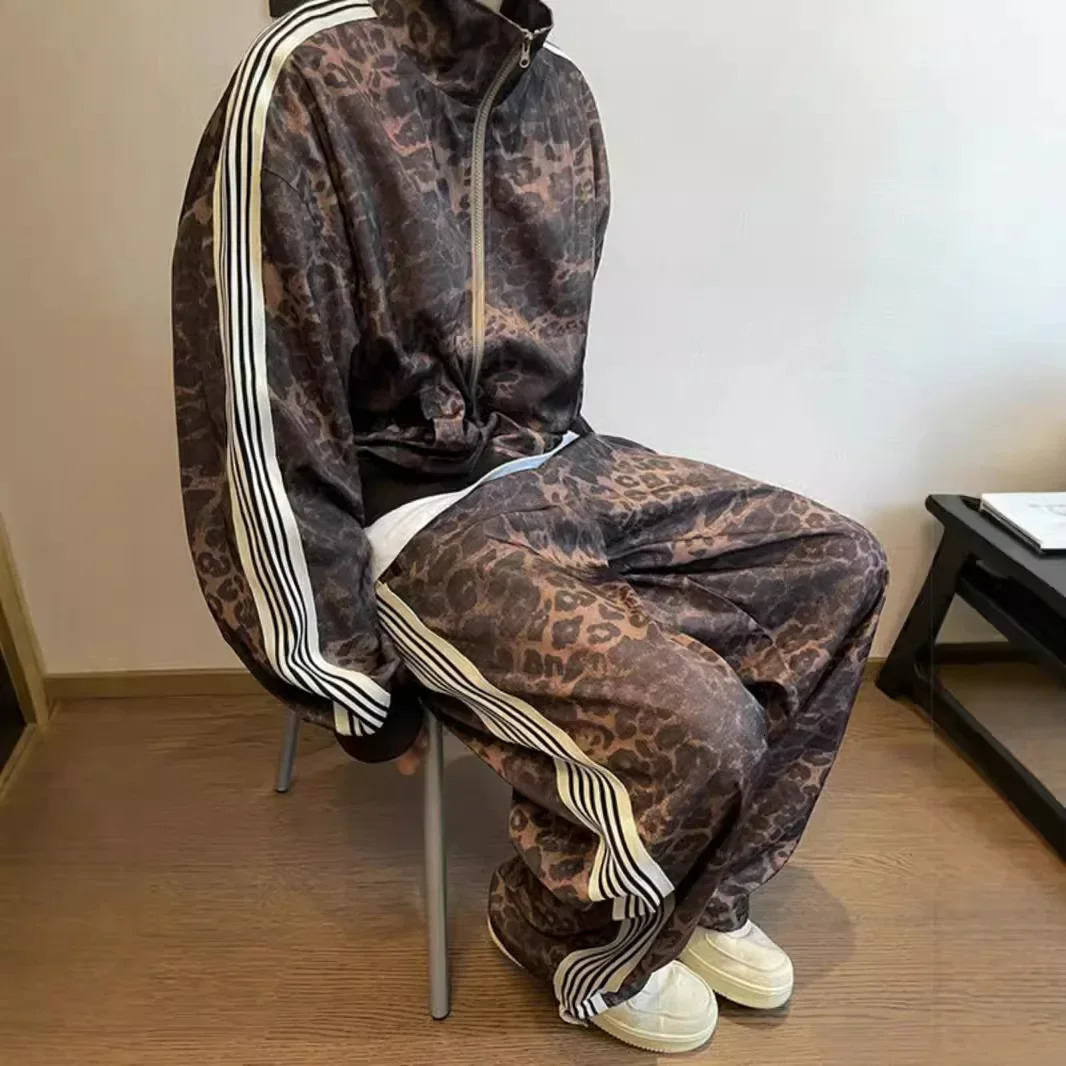 Vintage Leopard Printed Sports Suit Jacket Sweatpants For Men Trendy Digital Printing Striped Vest Style American Retro 241214