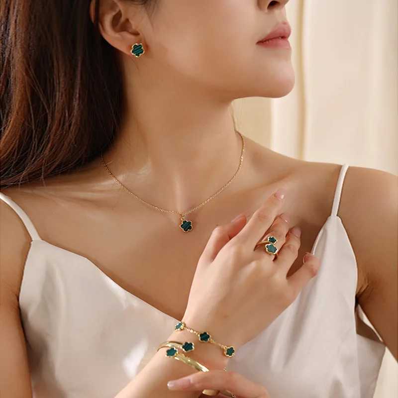 Lucky Five-petal Flower Earrings Necklace Ring Bracelet Five-piece set for Woman Fashionable Accories Party JewelryXJ241214