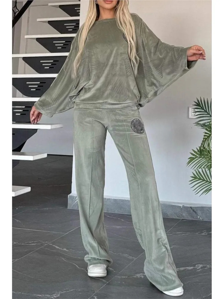 Autumn Winter Golden Velvet Solid Round Neck Bat Sleeve Casual Twopiece Suits Womens Fashion Off Shoulder 2 Piece Set 241214
