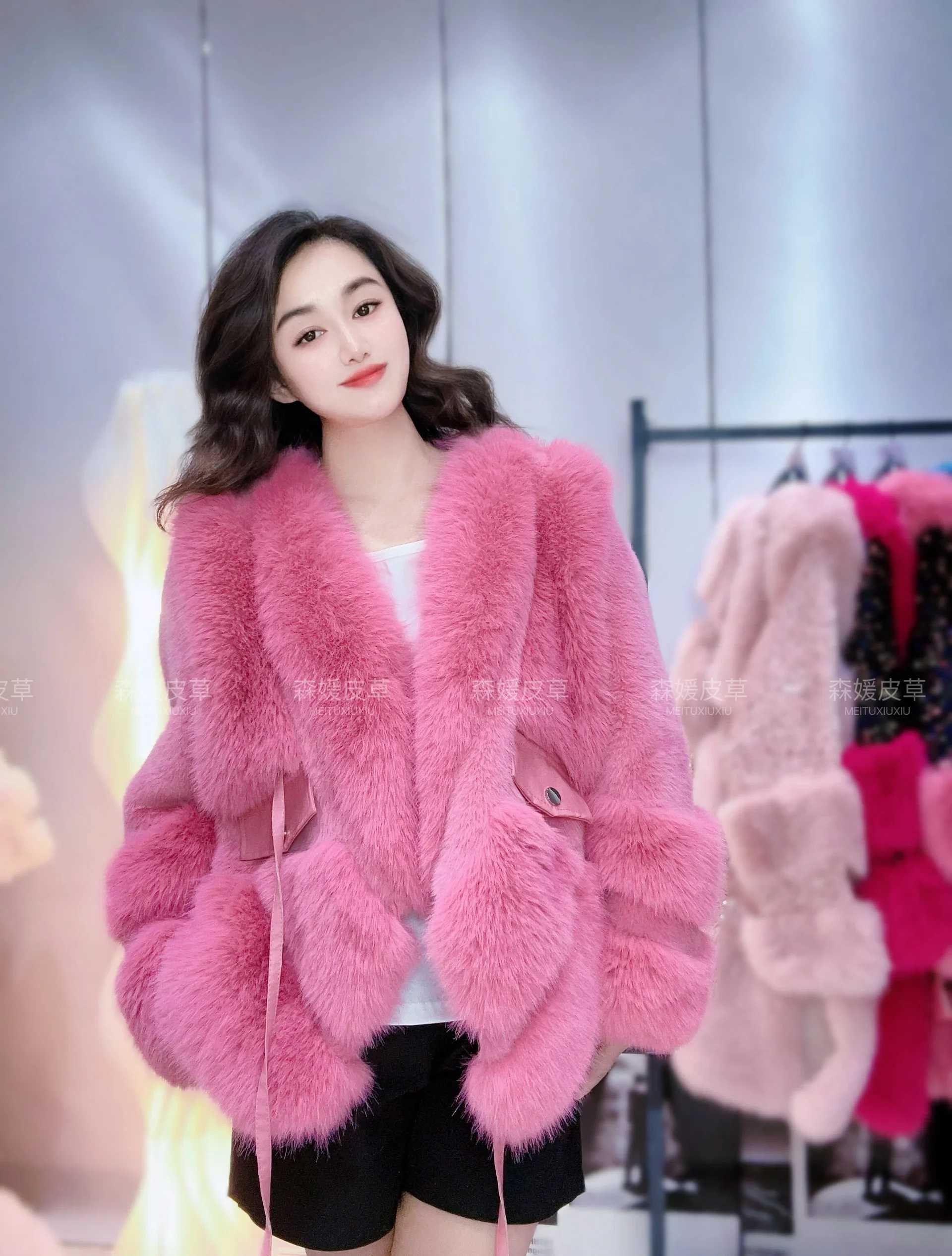 2024 New Winter Womens Black Imitation Fur Splicing Fur Coat Versatile Swt Warm Fur Jacket Short Hairy Coats Casaco X241214