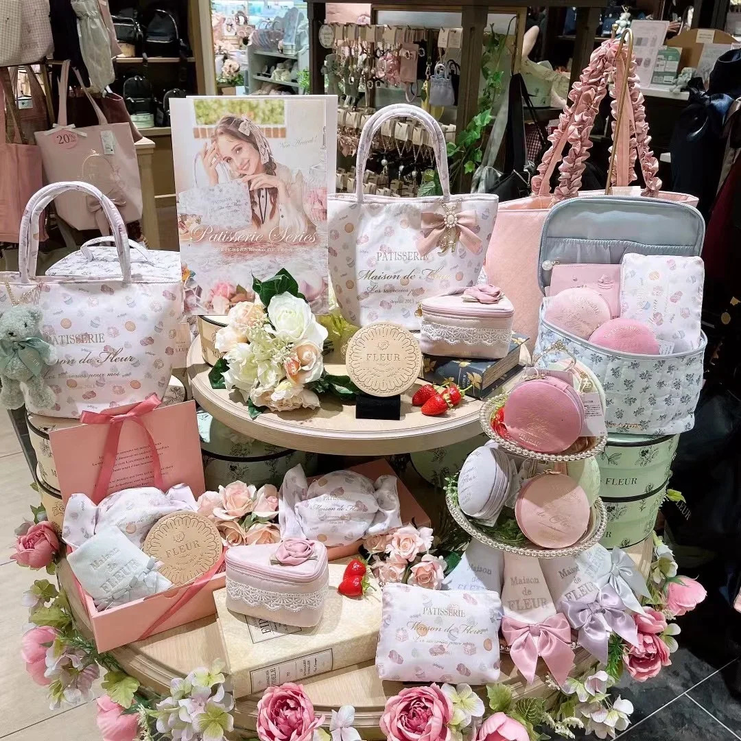 Japanese style rose satin triangular cake makeup bag for girls sweet embroidery bag pink lace box 241212