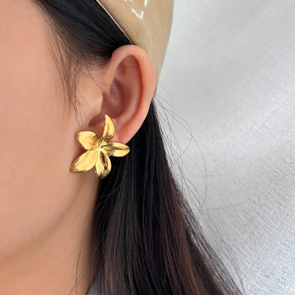 Retro Simple Stainless Steel Flower Earrings Jewelry Spring And Autumn Must-Have Personality Versatile Earrings 241214