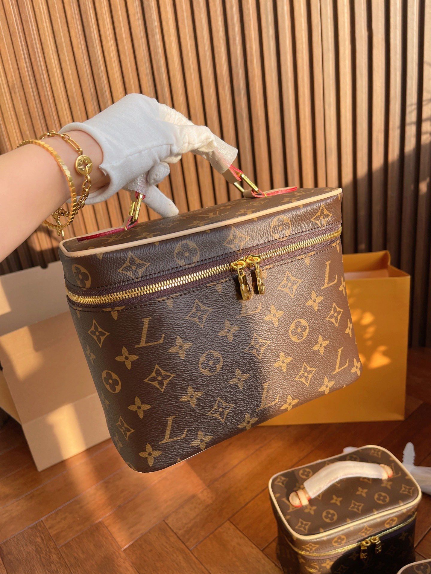 High-quality genuine leather designer makeup bag Cosmetic Bags Fashion Makeup Bag Women Designers Toiletry Travel Pouch Ladies Purses High Quality Handbags