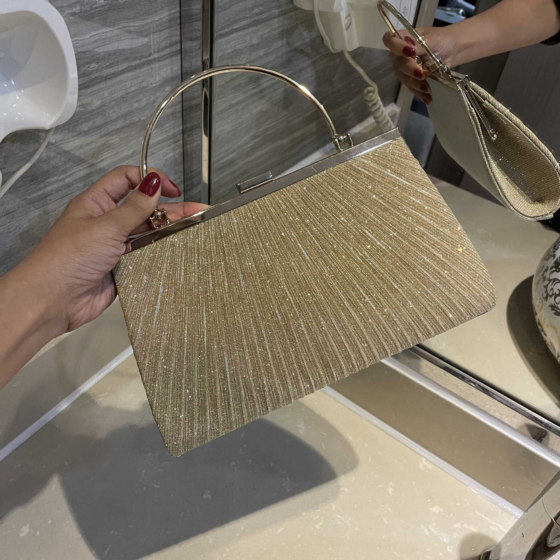 Clutch Bag New Wrinkled Shiny Dinner Bag Handbag Mobile Phone Bag Womens Banquet Bag Cheongsam Dress Bag Ktv Princess Bag 240920