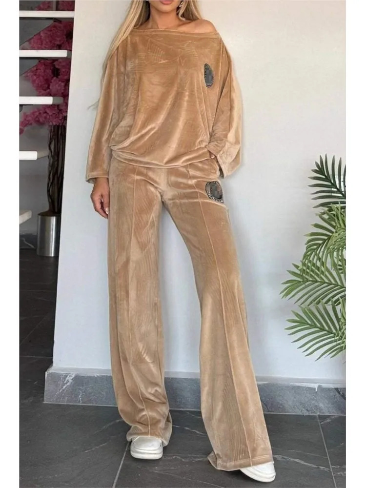 Autumn Winter Golden Velvet Solid Round Neck Bat Sleeve Casual Twopiece Suits Womens Fashion Off Shoulder 2 Piece Set 241214