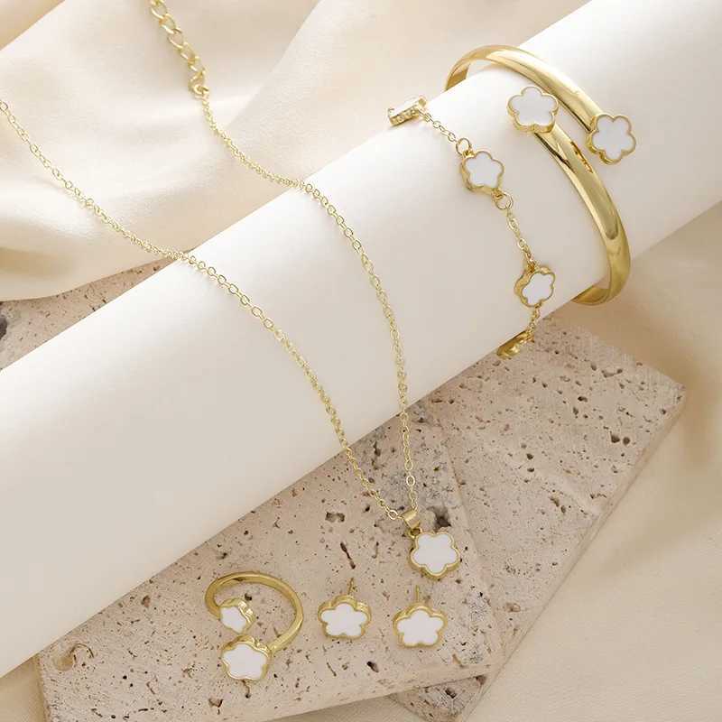 Lucky Five-petal Flower Earrings Necklace Ring Bracelet Five-piece set for Woman Fashionable Accories Party JewelryXJ241214