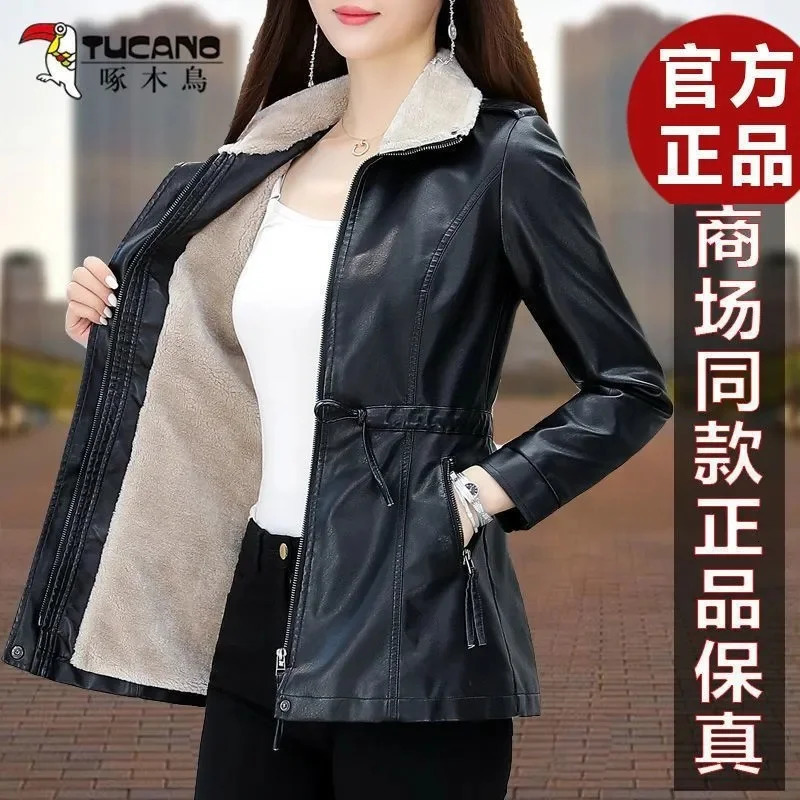 Leather and fur integrated motorcycle jacket suitable for winter women thick plush sheepskin jacket medium length jacket 241210