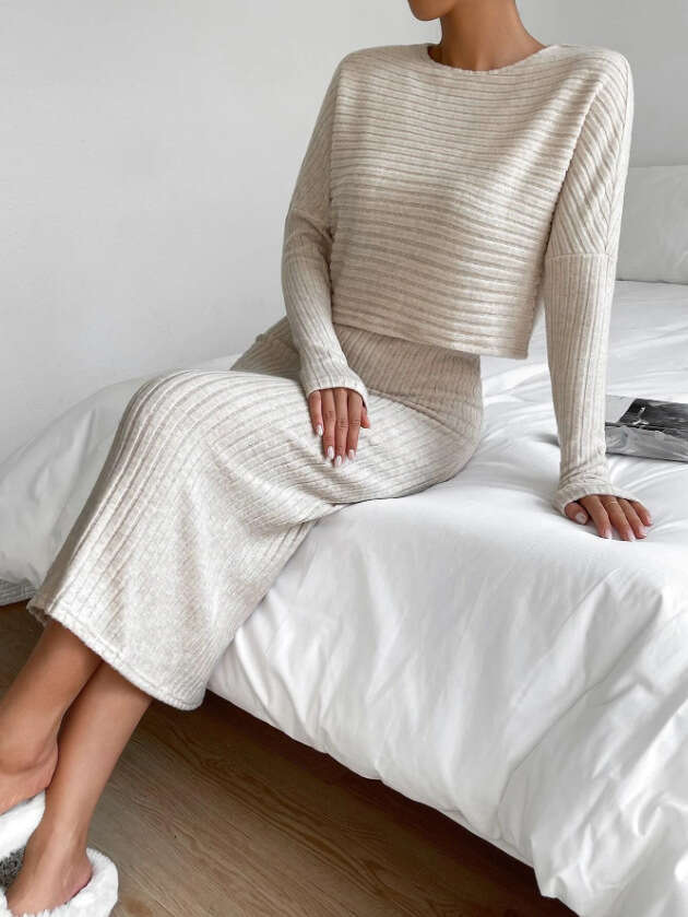 2023 casual suit women's autumn new style pit stripe fleece long sleeved top with suspender skirt