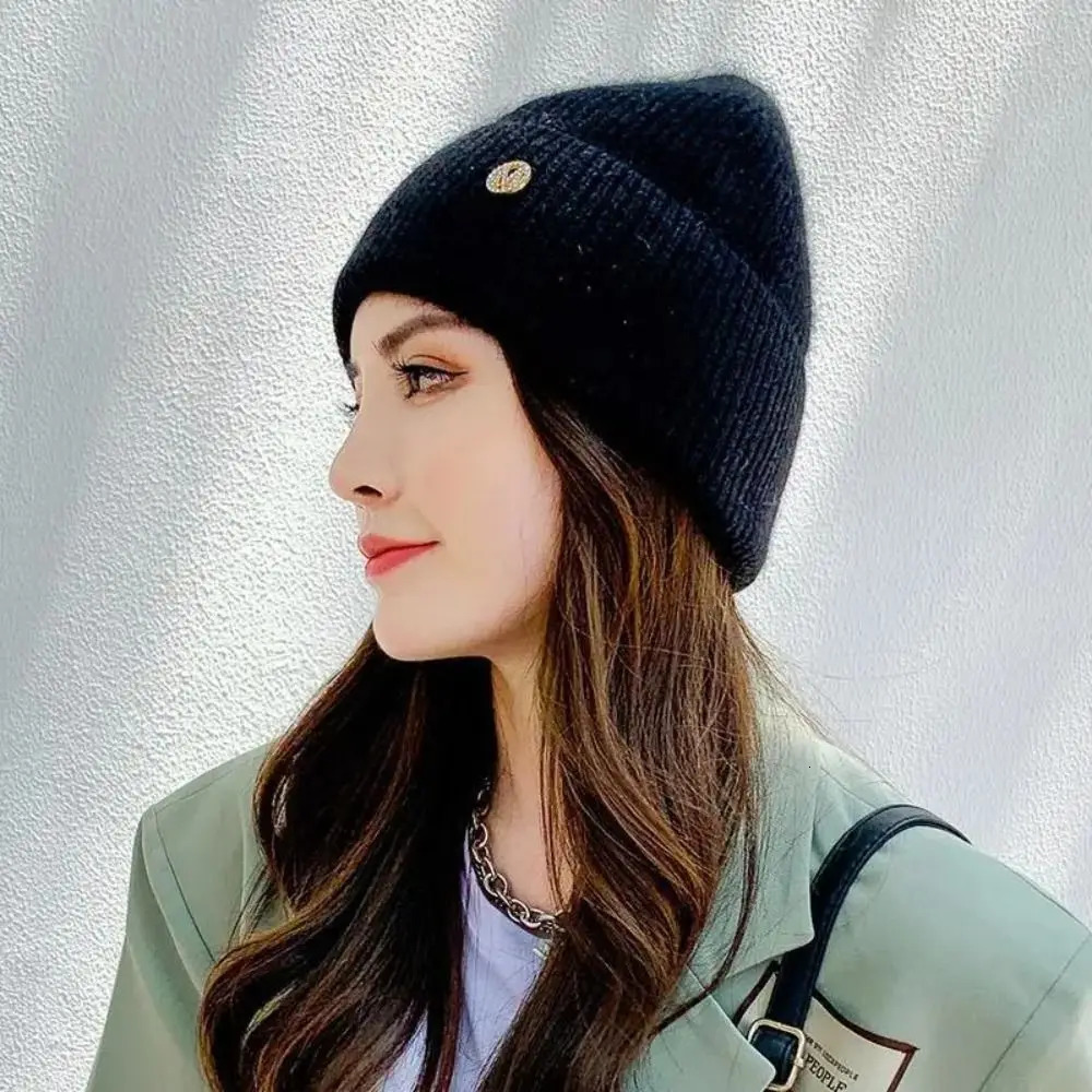 Plush womens winter hat windproof thick warm rabbit fur knitted hat solid color skull 241205