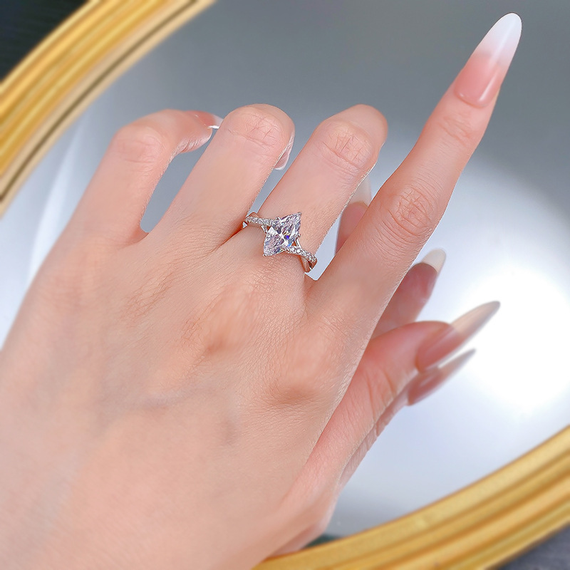 Choucong Brand New Wedding Rings Luxury Jewelry Handmade Genuine 100% S925 Sterling Silver Marquise Cut White Moissanite Diamond Elegant Women Engagem