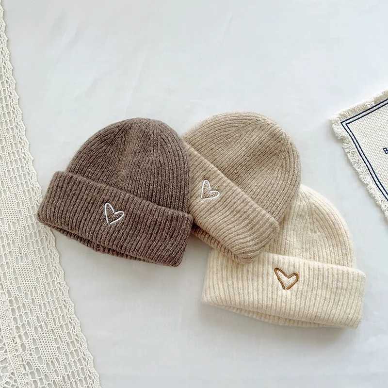 Winter thick baby knitted hat heart-shaped embroidered baby bean hat autumn solid color warm childrens crocheted wool hat W241213