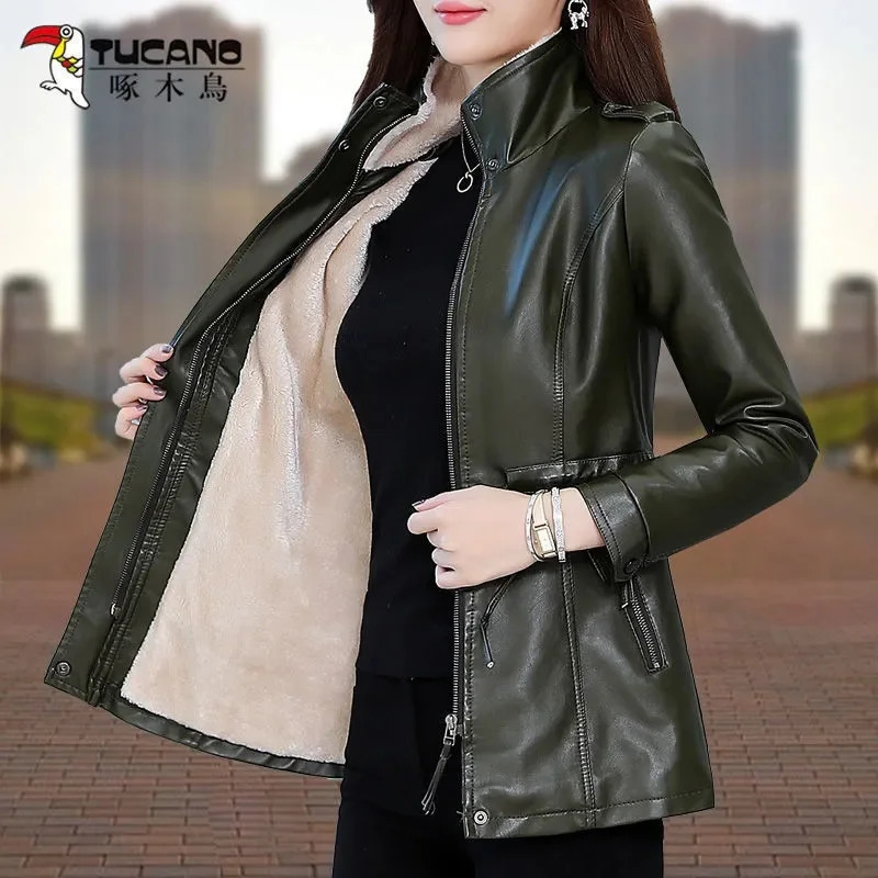 Leather and fur integrated motorcycle jacket suitable for winter women thick plush sheepskin jacket medium length jacket 241210