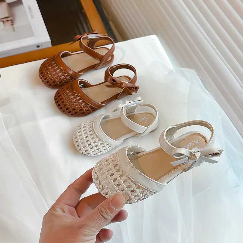 Sandals Novel Roman Sandals for Little Girls Side Butterfly-knot Princess Weave Sandals Soft Breathable Hollow Shoes Child Girl H06035 H241213
