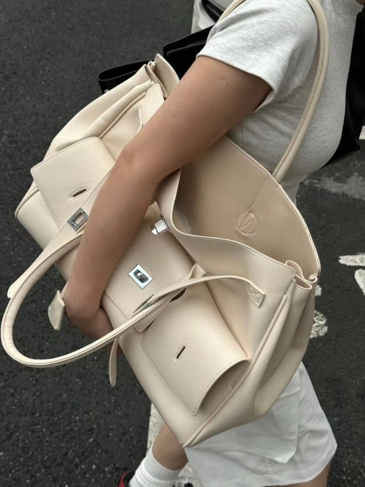 New Fashion Women Large Capacity Totes Handbag Black Motorcycle Shoulder Designer Hasp Ladies Cow Split Leather Bag Satchels