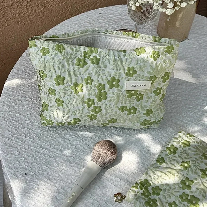 1-piece Ins floral womens handbag fashionable green floral makeup bag girls travel outdoor high-capacity makeup bag 241212