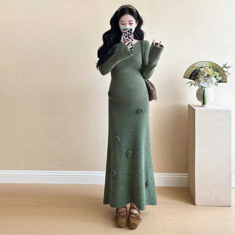 Materni Fall Vintage Flower Dress Pregnant Woman Fashionable V-neck Knit Dress With Flower Long Sleeve Dress Pregnancy WearXJ241213