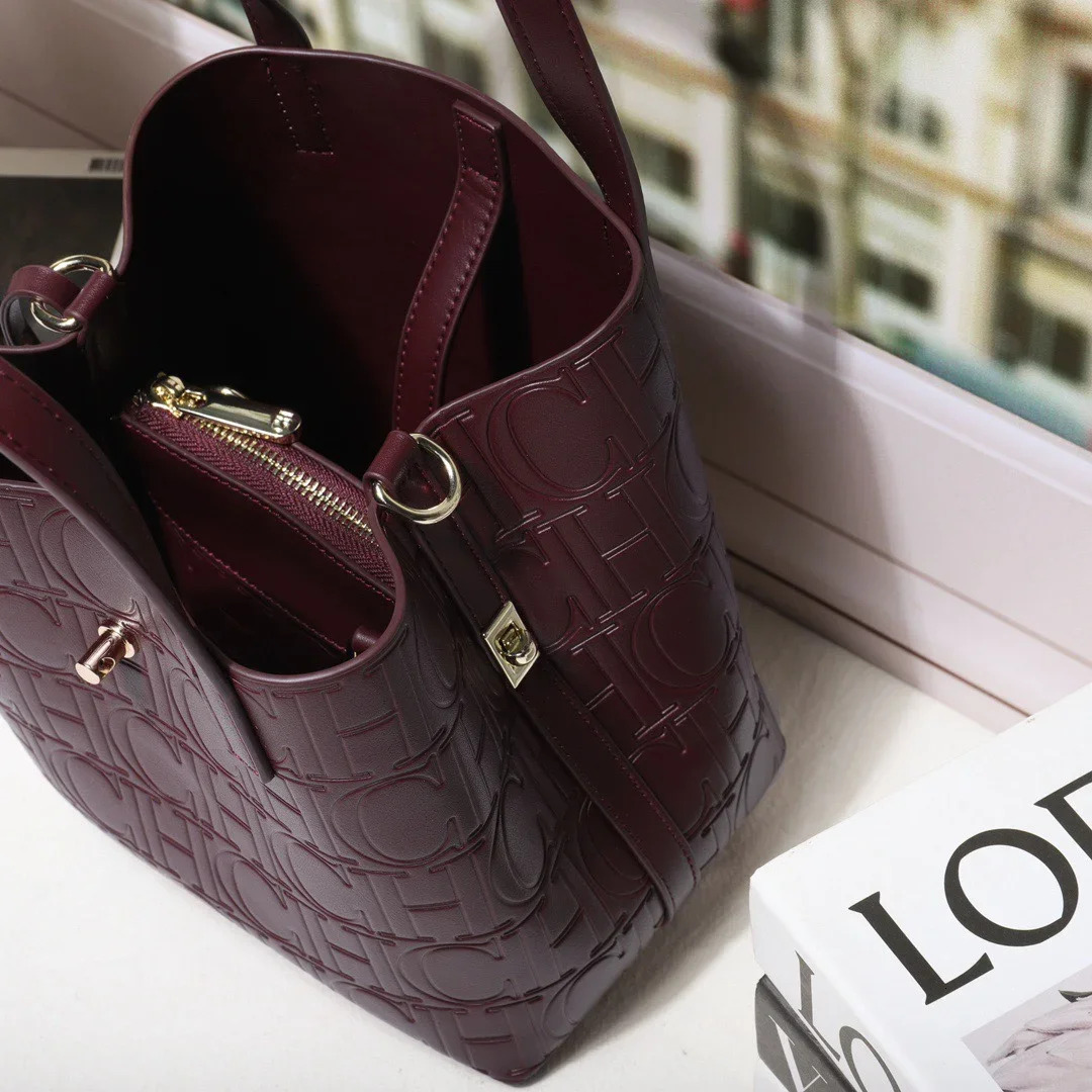 A Summer Hot Selg Pvc Material Transparent Women's Handbag, Shoulder Crossbody Bucket Bag, Medium Size For Daily Use