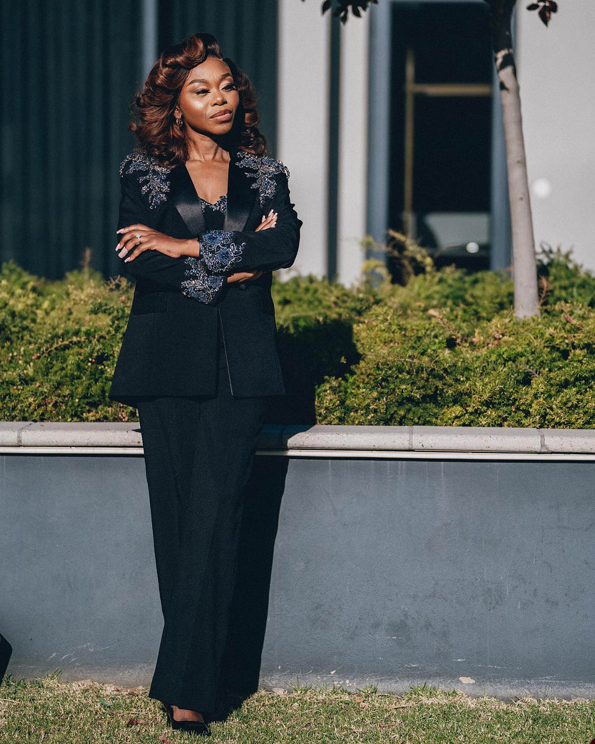 Exquisite Women Suits Appliques Crystal V Neck Blazer Ladies Outfits Fashion 2 Pieces Sets Pants Jacket Modern Mother Of The Bride Suits Customized