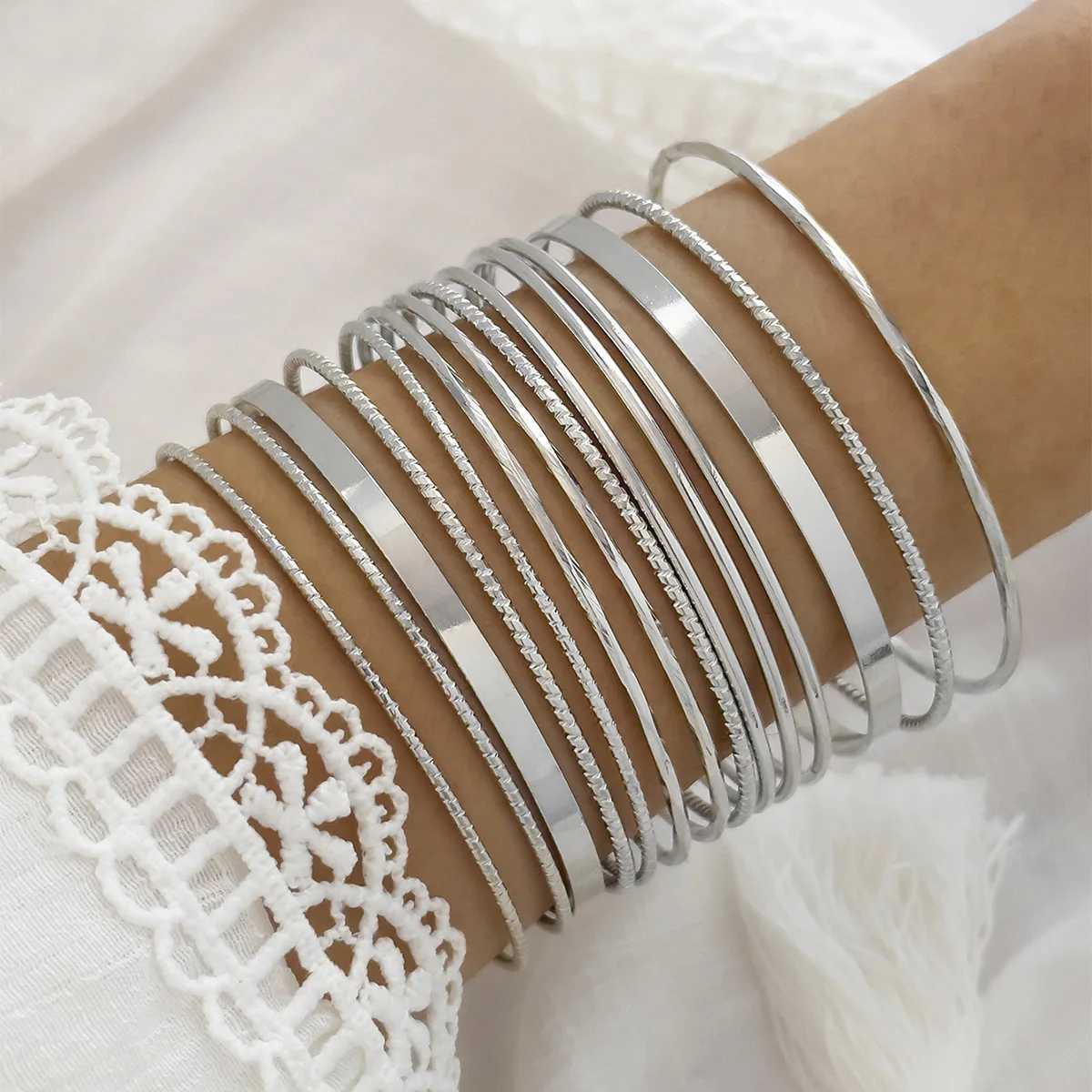 Vintage Exaggerate Wide Bracelet Set for Women Gold Color Smooth Surface Irregularity Multi-Piece Set Bangle Couple Jewelry GiftXJ241214
