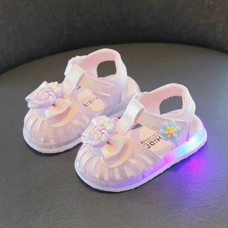 Sandals Summer LED Light Baby Girl Sandals Fashion Cute Candy Flower Soft Sole Toddler Shoes Kids Hollow Out Glowing Up Princess Sandals H241213