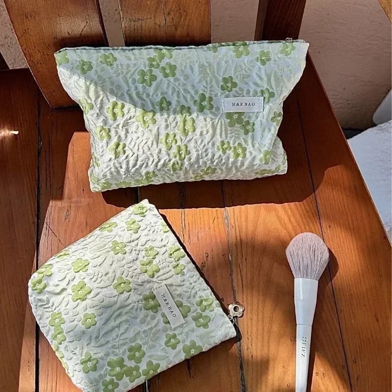 1-piece Ins floral womens handbag fashionable green floral makeup bag girls travel outdoor high-capacity makeup bag 241212