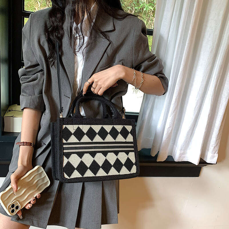 Cross Border Foreign Trade Tote Bag, Women's New Black And White Dia Grid Handbag, Large Capacity Daily Commuting Shoulder Bag