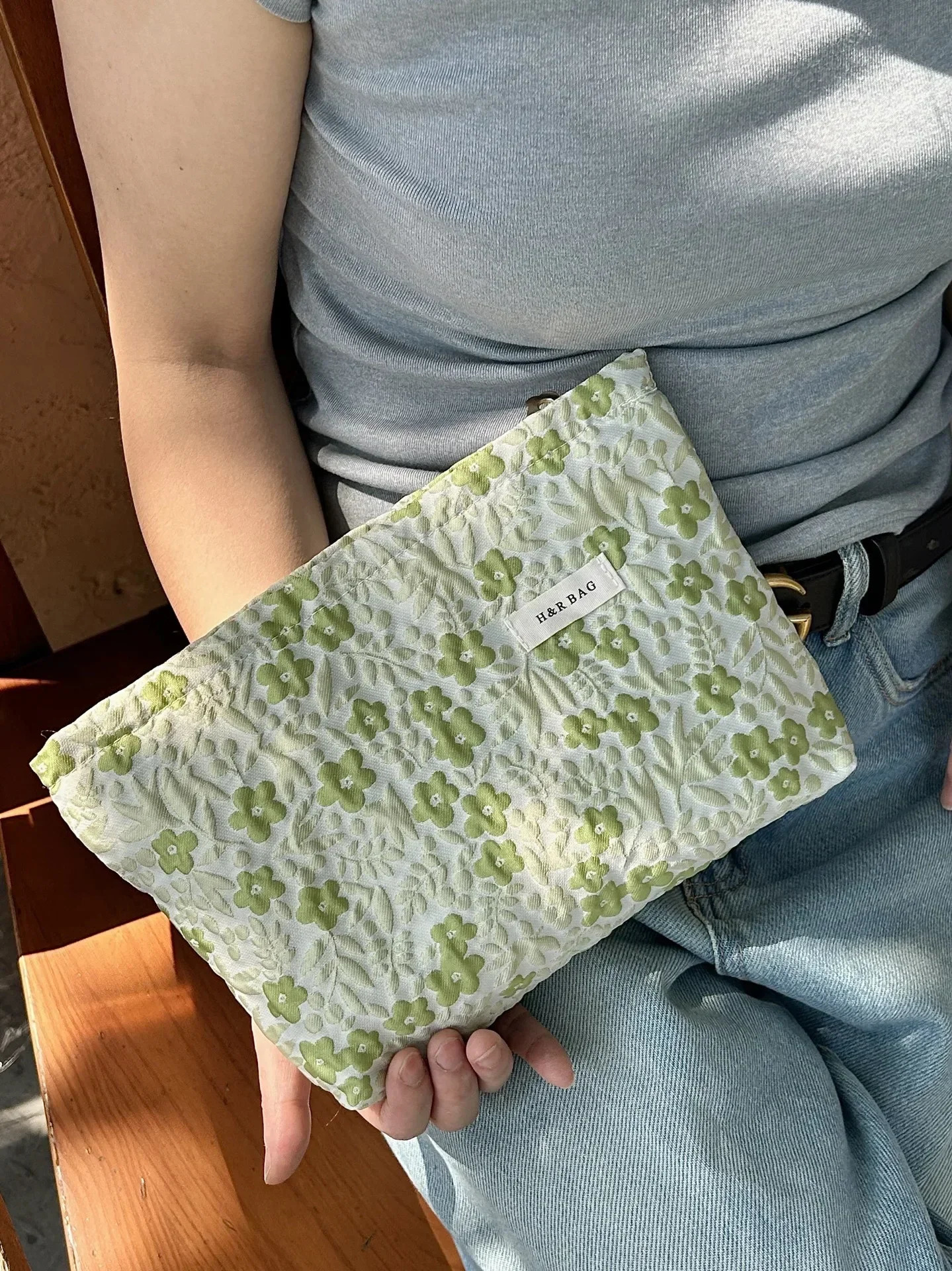 1-piece Ins floral womens handbag fashionable green floral makeup bag girls travel outdoor high-capacity makeup bag 241212