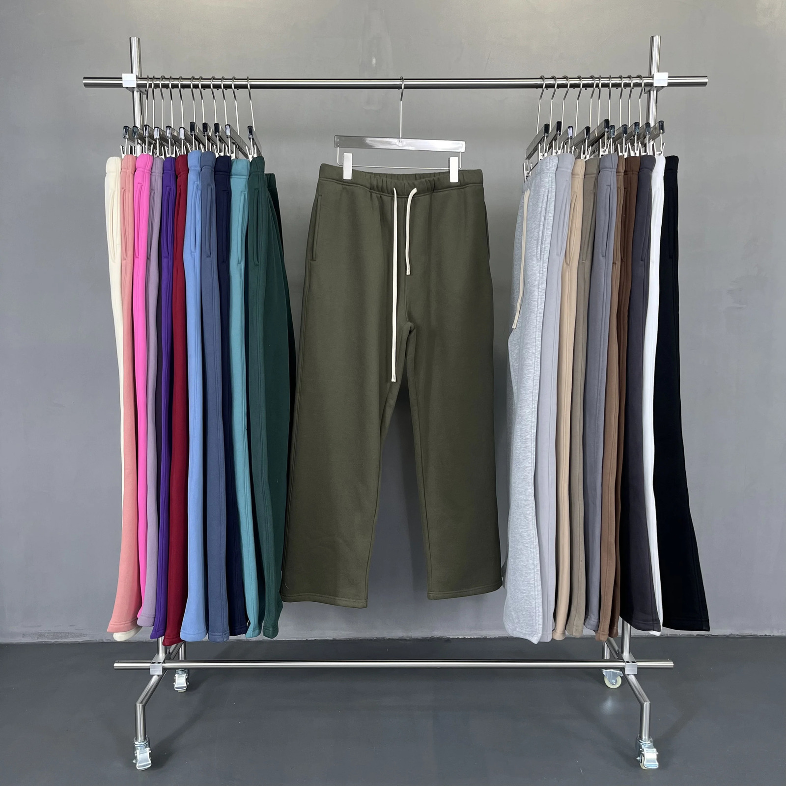 Straight-lined Cashmere solid color sweatpants 241213