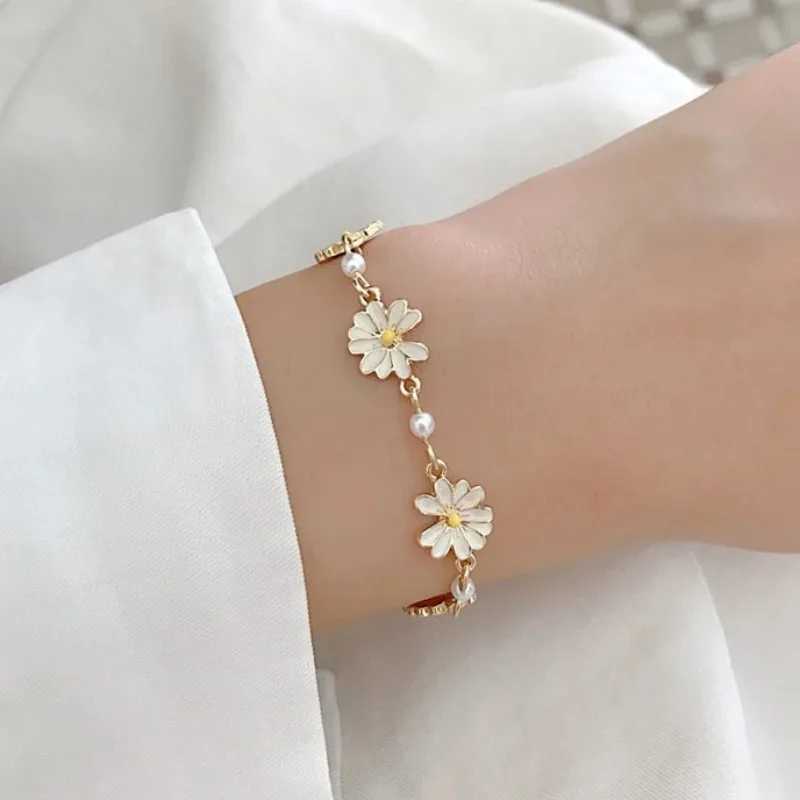 Classic Design Tren Pearl Beaded Chains Bracelets for Women Sweet Gold Color Stainl Steel Bangles Party Jewelry Girl GiftXJ250109