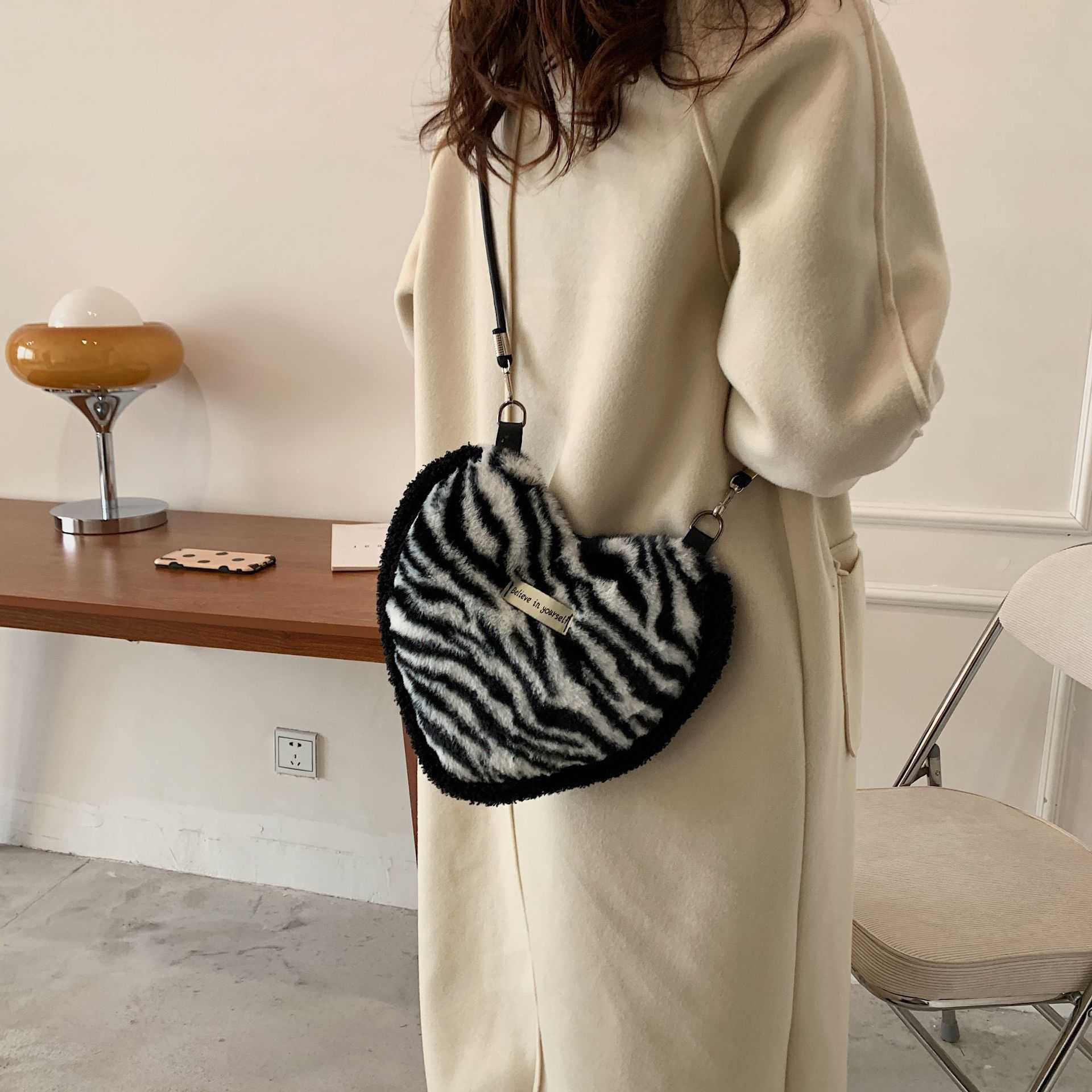 Summer and Winter Love Plush Womens Bag Korean Plush Weaving Color Pure Chessboard Underarm Crossbody Bag for Women