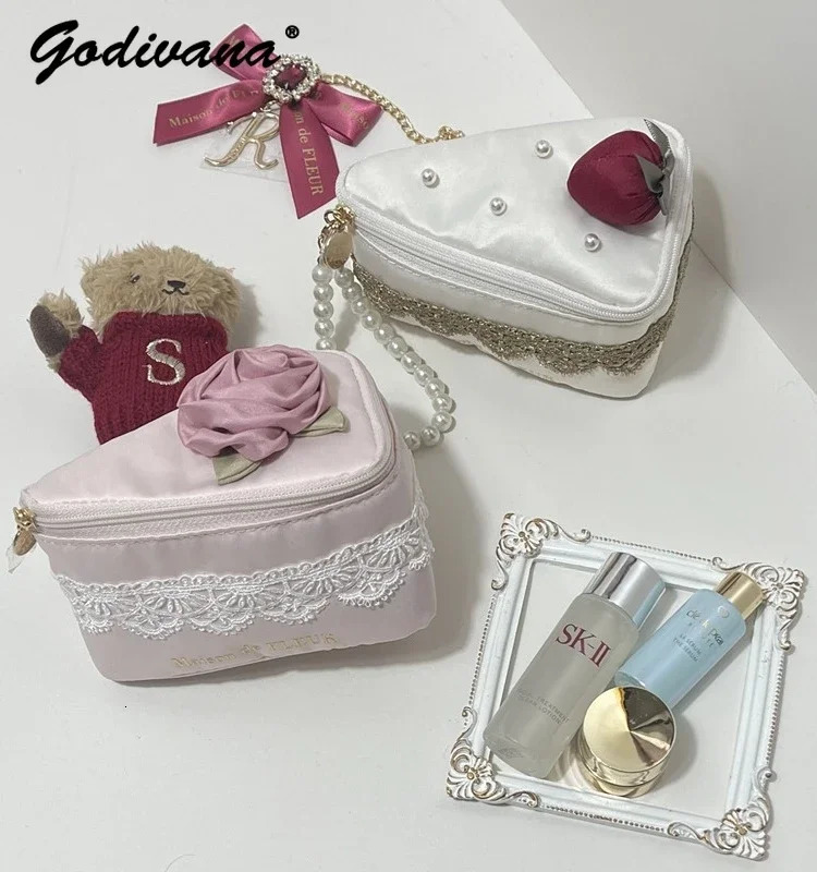Home>Products>Japanese Style>Strawberry Powder>Small Flower Makeup>Handheld Gift Wedding Bag>Cake shaped Girl Makeup Bag 241212