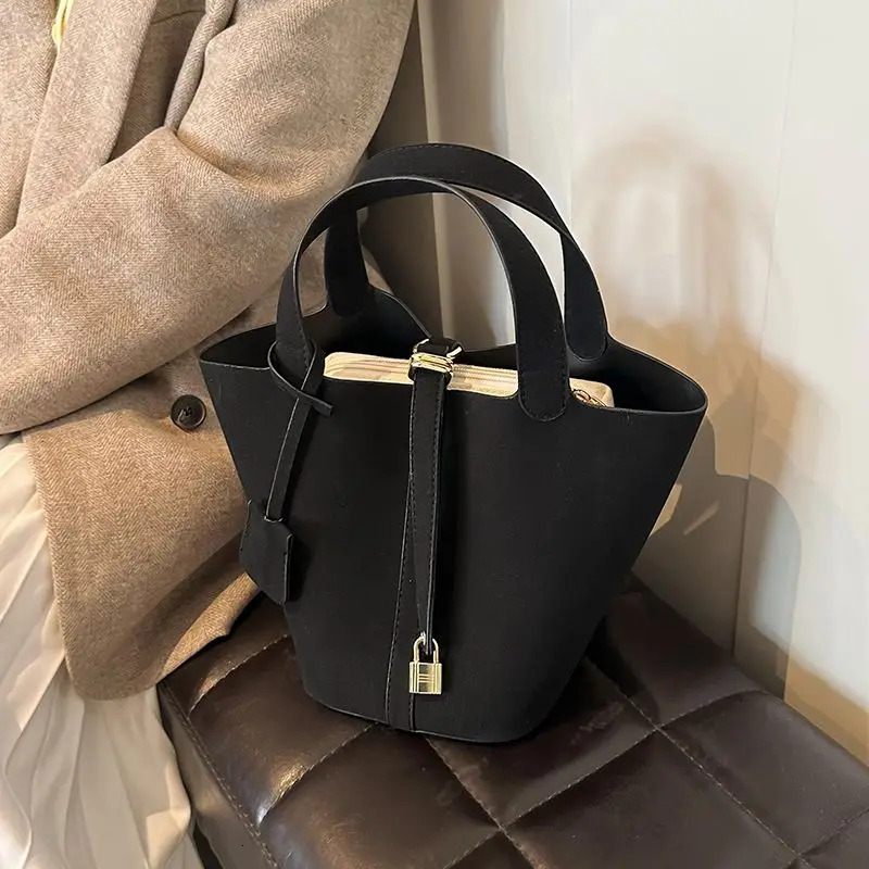 Gorgeous Super Fire Niche Retro Frosted Female New Autumn And Winter Everything With A Portable Bucket Bag Out Small Handbag