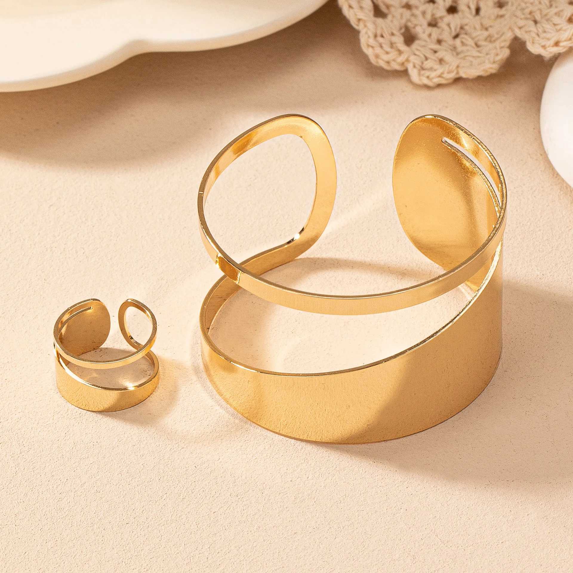 Simple and Fashionable Hollow Ring Bracelet Personalized Design Fashion Open Bracelets Jewelry Gift 2024 New AccoriesXJ241214