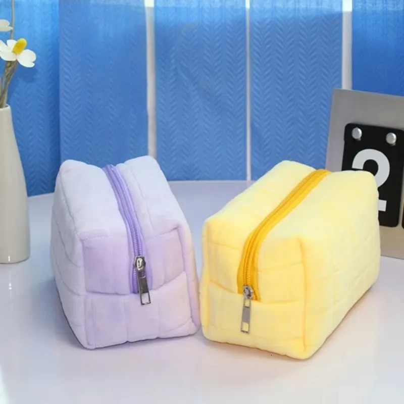 Zipper large solid color cute fur makeup bag womens travel makeup bag fur 241223