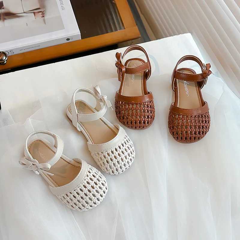 Sandals Novel Roman Sandals for Little Girls Side Butterfly-knot Princess Weave Sandals Soft Breathable Hollow Shoes Child Girl H06035 H241213