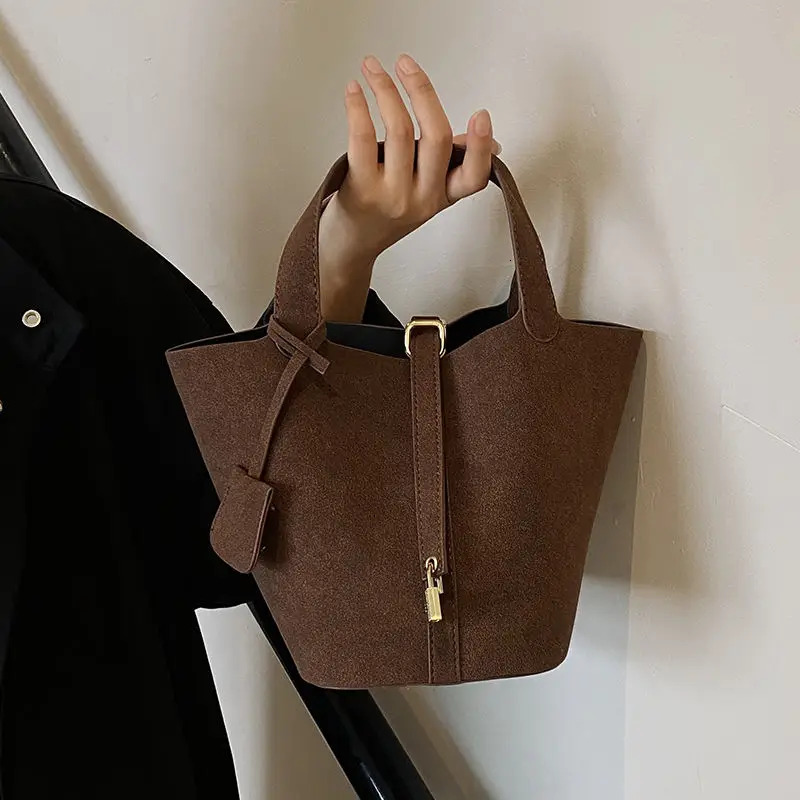 Gorgeous Super Fire Niche Retro Frosted Female New Autumn And Winter Everything With A Portable Bucket Bag Out Small Handbag
