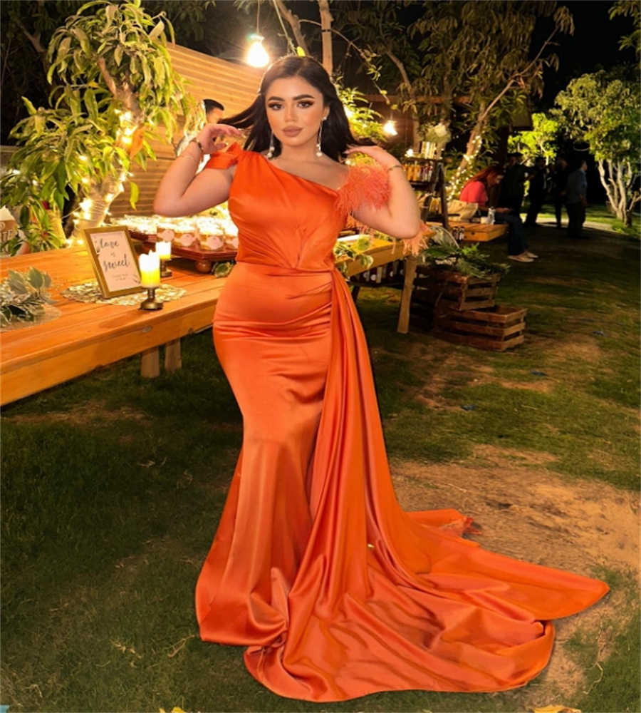 Charming One Shoulder Orange Evening Dress With Feather Elegant Arabic Dubai Mermaid Prom Wear Satin Formal Birthday Dress 2025 Muslim Special Occasio