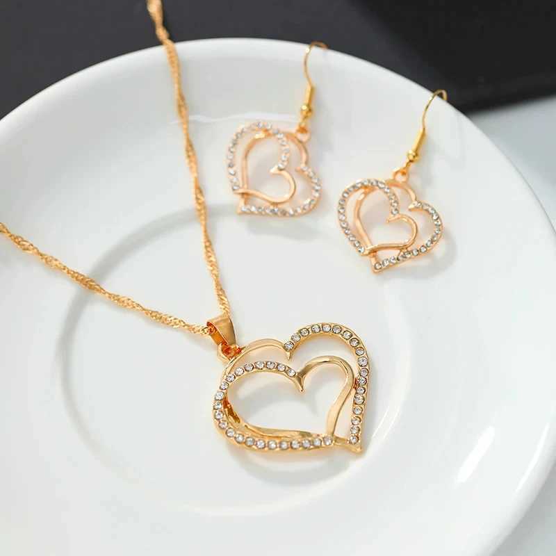 3 Pcs Set Heart Shed Jewelry Set Of Earrings Pendant Necklace For Women Exquisite Fashion Rhinestone Double Heart Jewelry SetXJ241214
